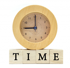 時間を表す木製の時計